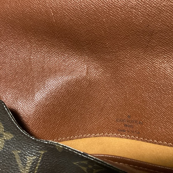 Louis Vuitton Shoulder Bag - Picture 8 of 9